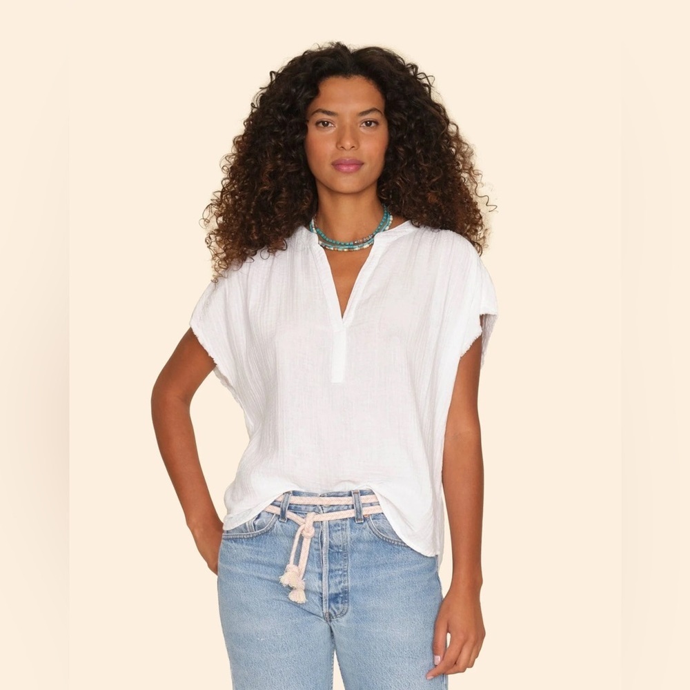 XiRENA Kane Top in White Chelsea Gauze
